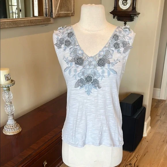 Gray Embellished Tank Top with Floral Details - Picture 5 of 15